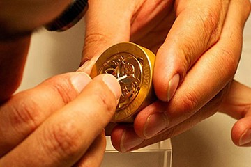 上海劳力士机械手表不动了怎么办